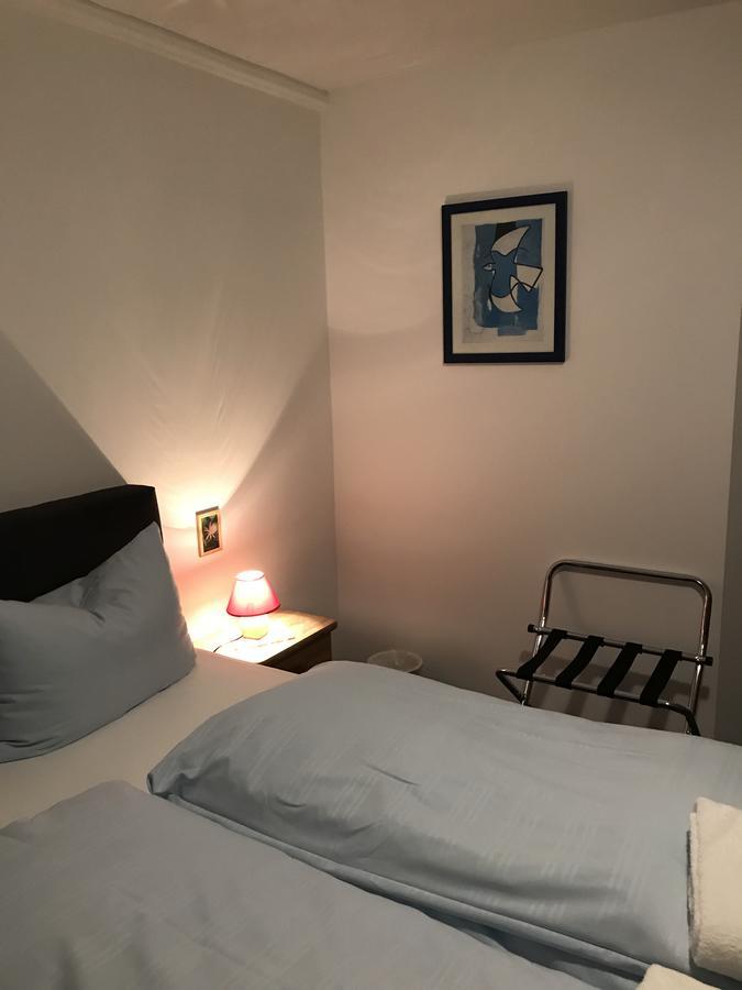 Hotel Guntia Boardinghouse Gunzburg Bagian luar foto