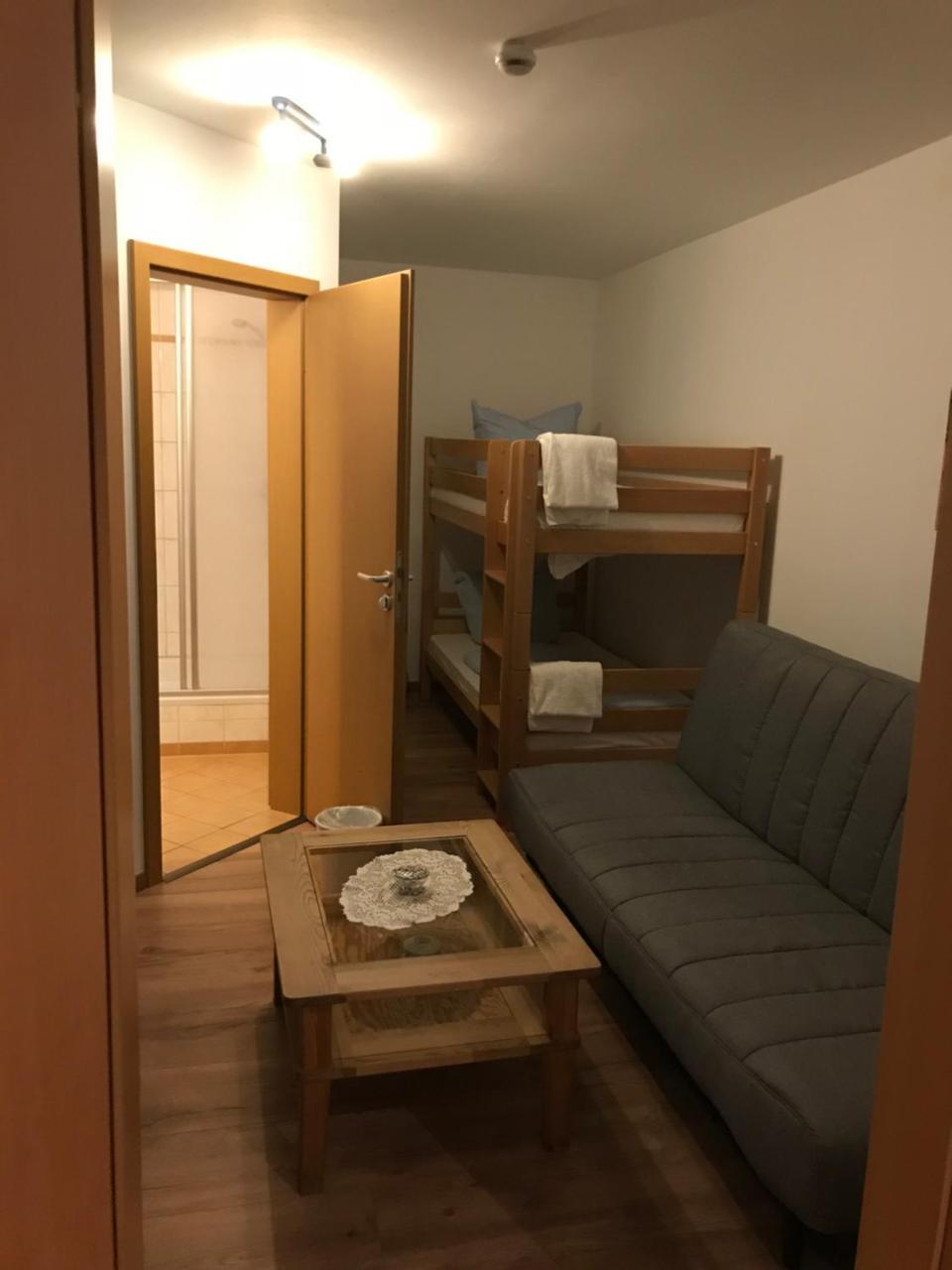Hotel Guntia Boardinghouse Gunzburg Bagian luar foto