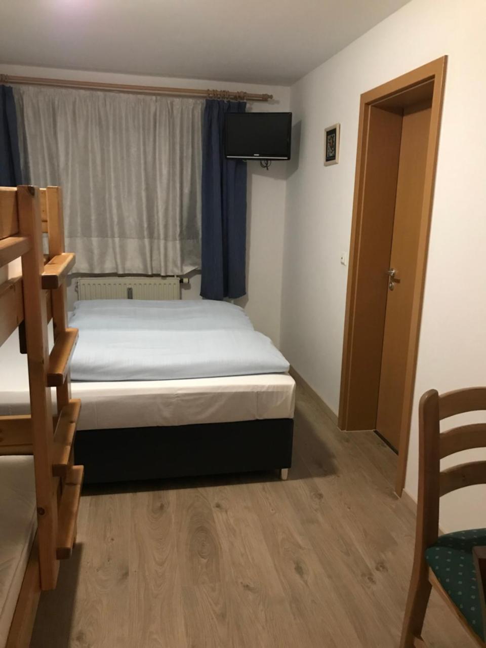Hotel Guntia Boardinghouse Gunzburg Bagian luar foto