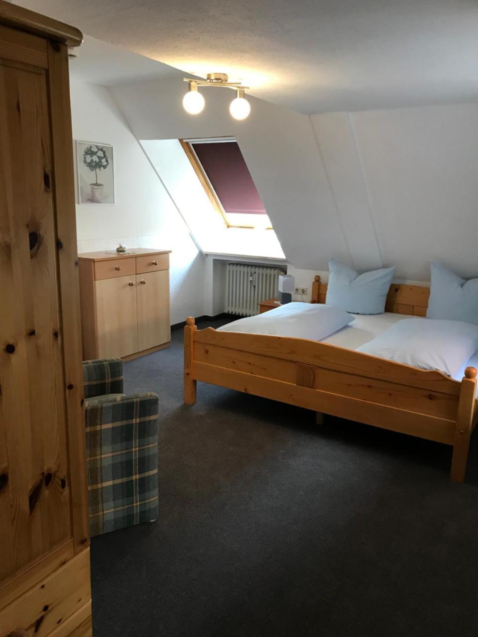 Hotel Guntia Boardinghouse Gunzburg Bagian luar foto