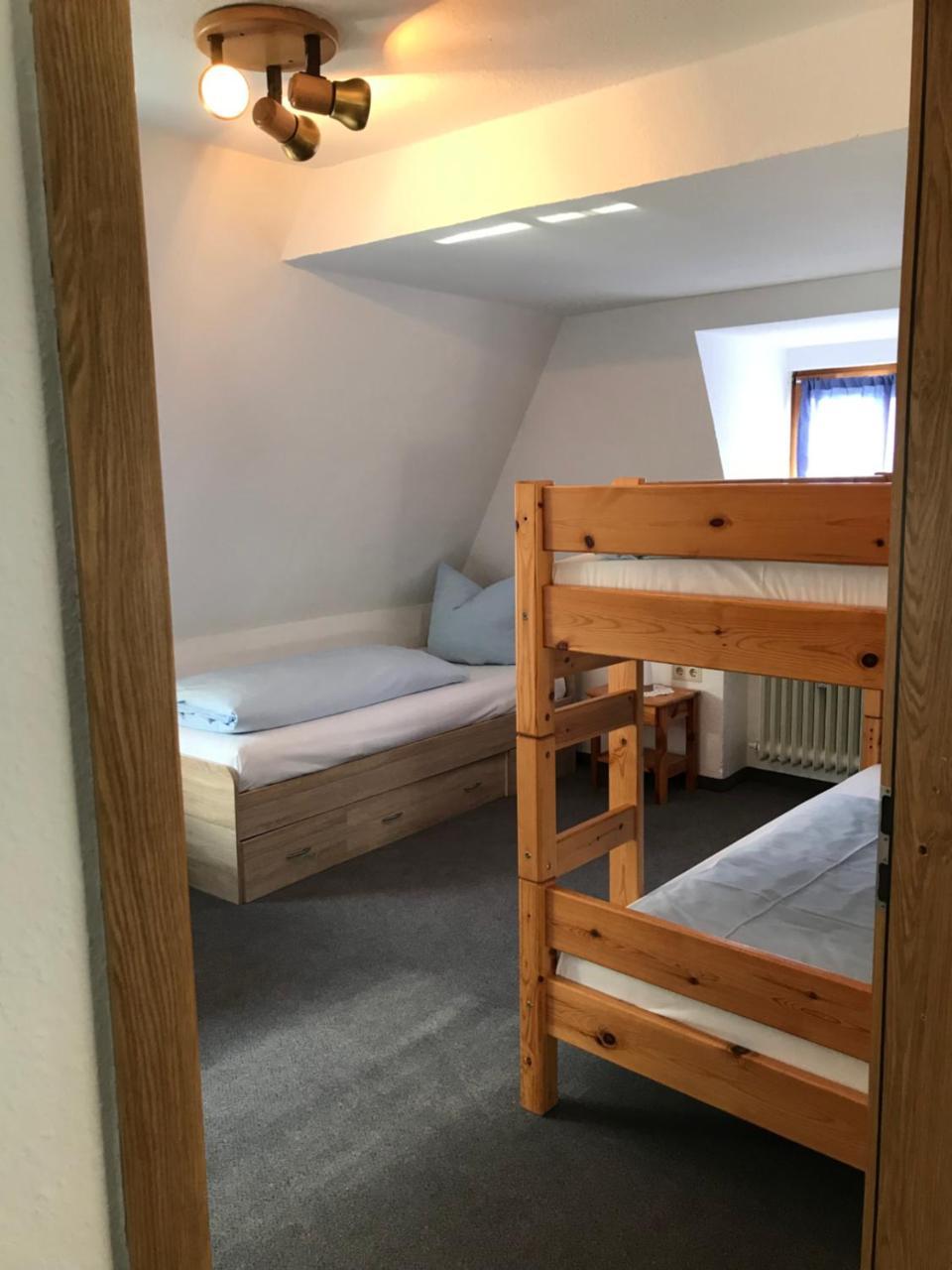 Hotel Guntia Boardinghouse Gunzburg Bagian luar foto