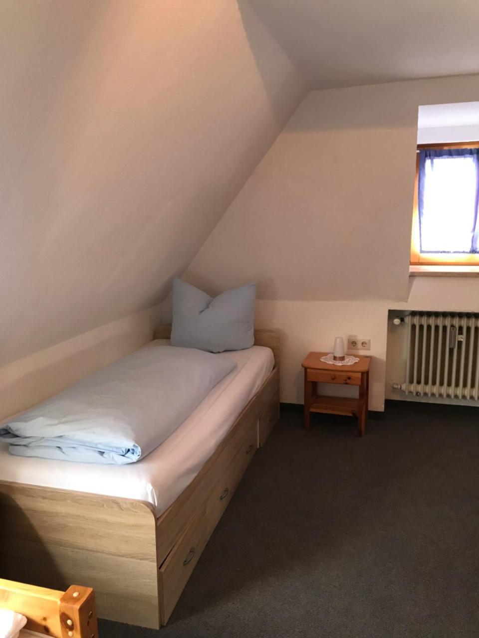 Hotel Guntia Boardinghouse Gunzburg Bagian luar foto