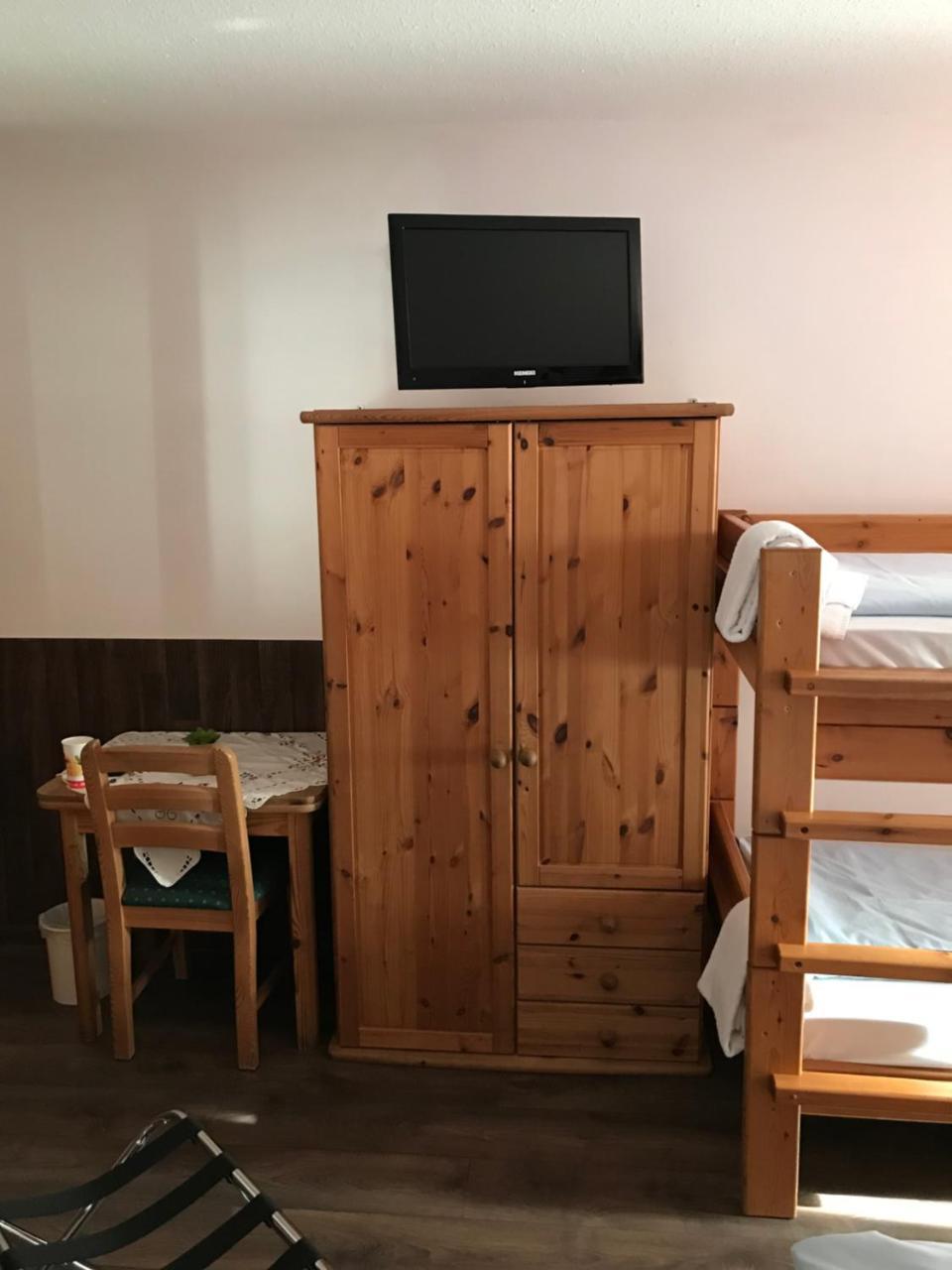 Hotel Guntia Boardinghouse Gunzburg Bagian luar foto