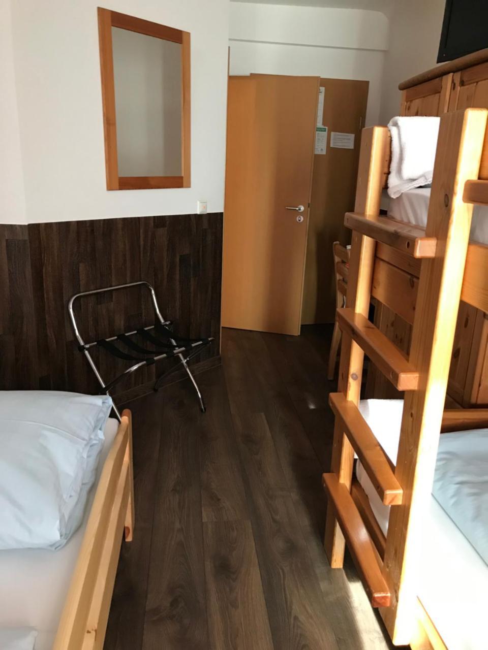 Hotel Guntia Boardinghouse Gunzburg Bagian luar foto