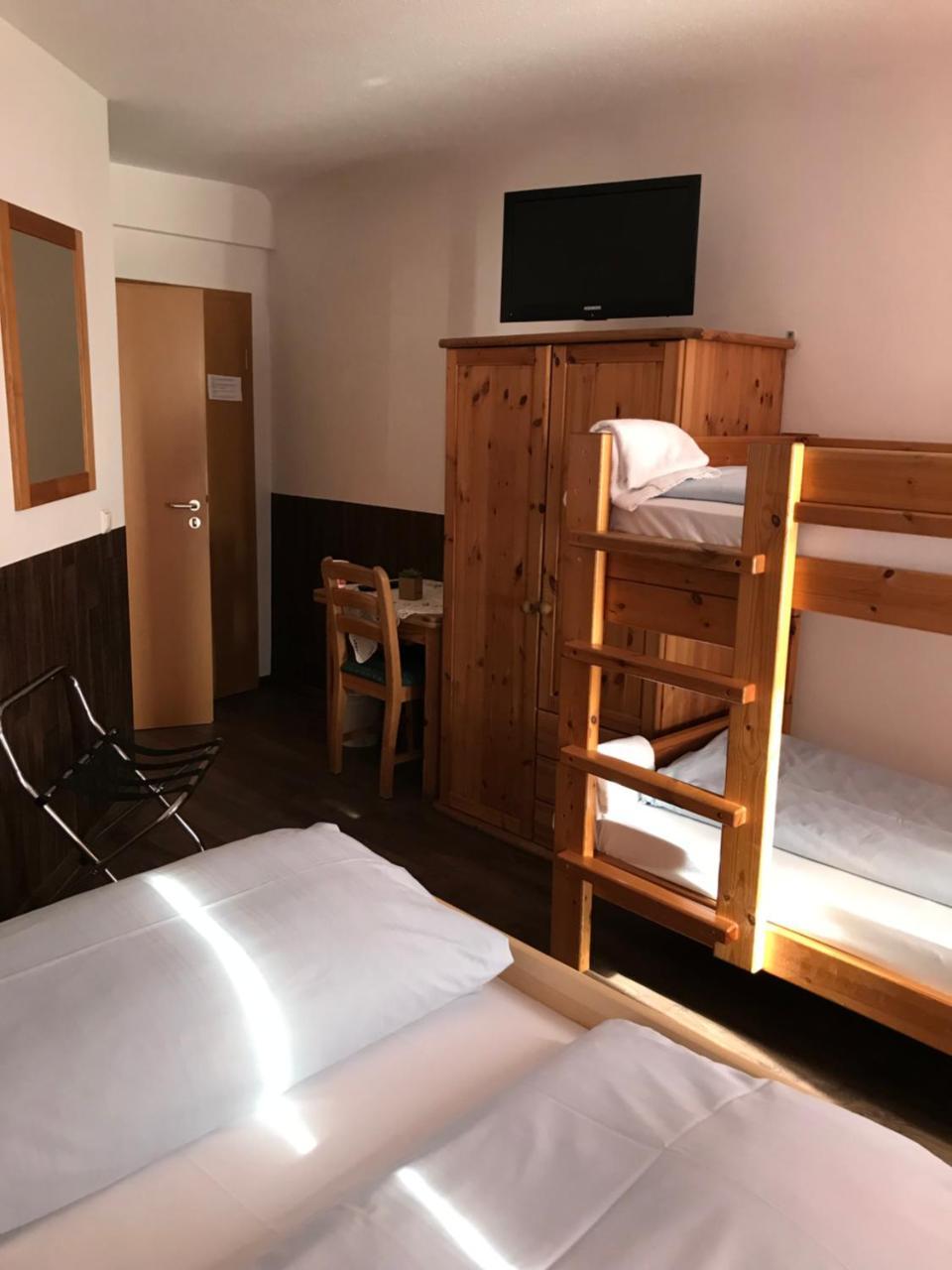 Hotel Guntia Boardinghouse Gunzburg Bagian luar foto