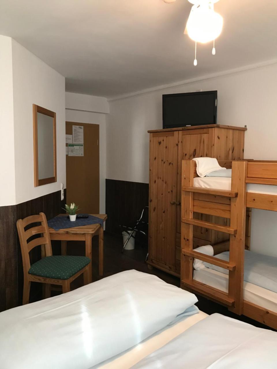 Hotel Guntia Boardinghouse Gunzburg Bagian luar foto