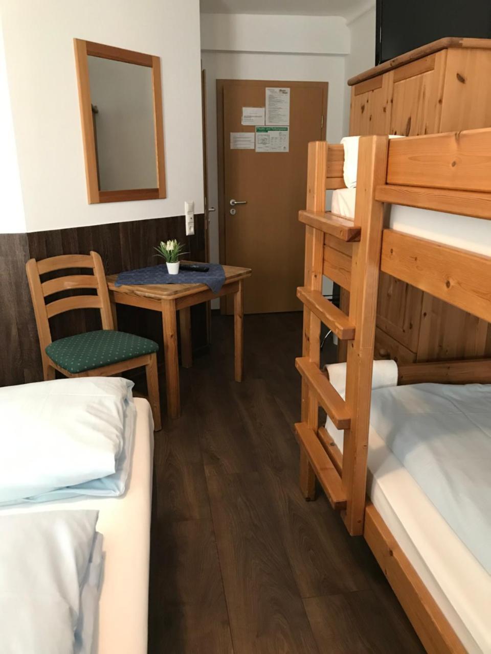 Hotel Guntia Boardinghouse Gunzburg Bagian luar foto