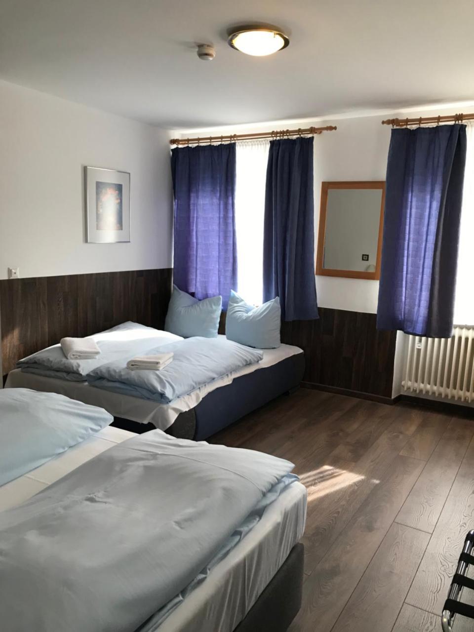 Hotel Guntia Boardinghouse Gunzburg Bagian luar foto