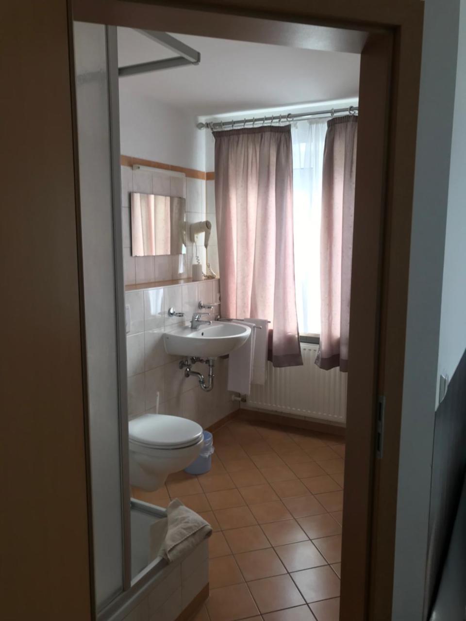 Hotel Guntia Boardinghouse Gunzburg Bagian luar foto