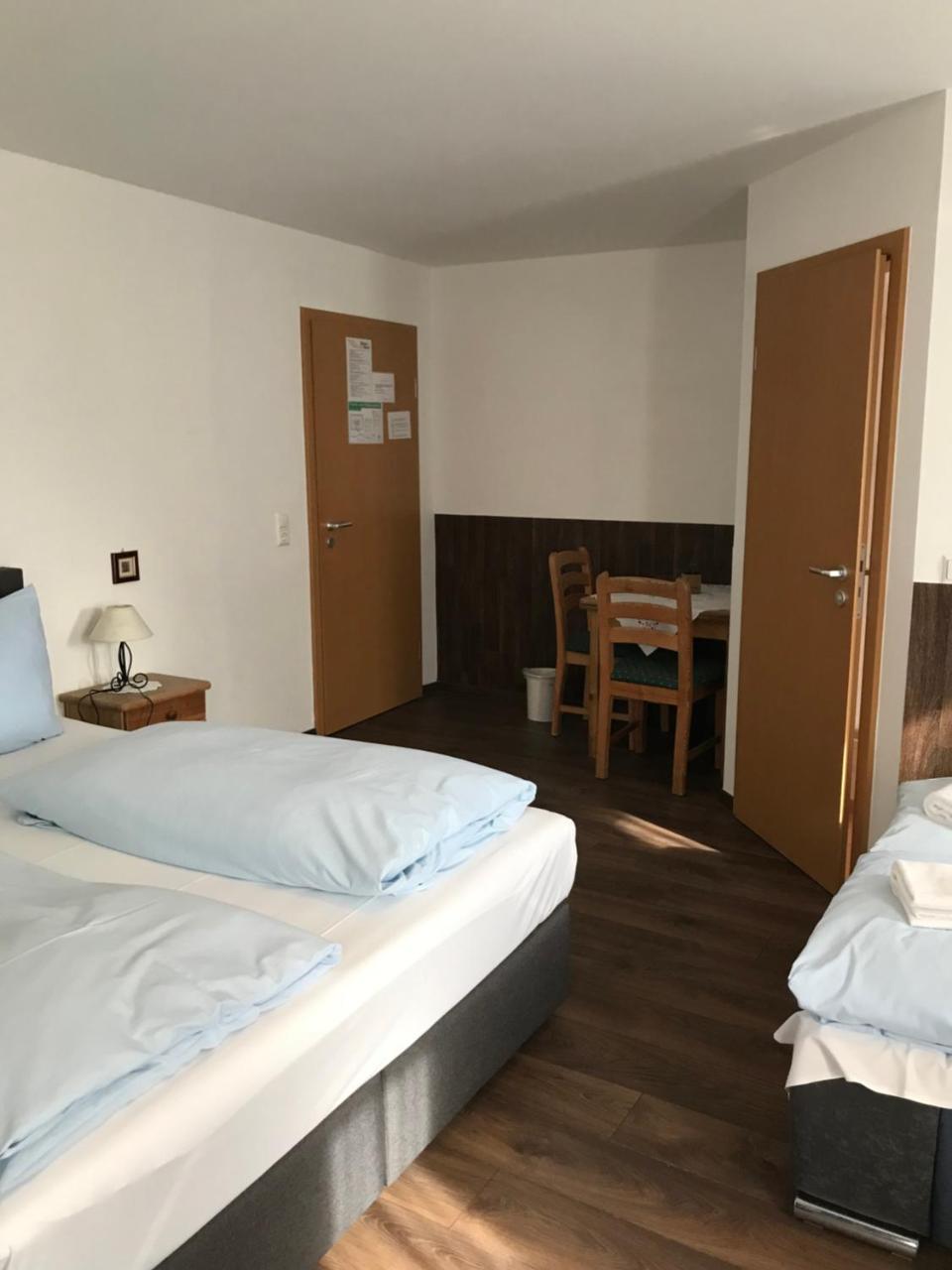 Hotel Guntia Boardinghouse Gunzburg Bagian luar foto