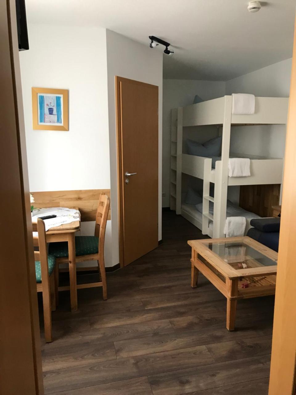 Hotel Guntia Boardinghouse Gunzburg Bagian luar foto