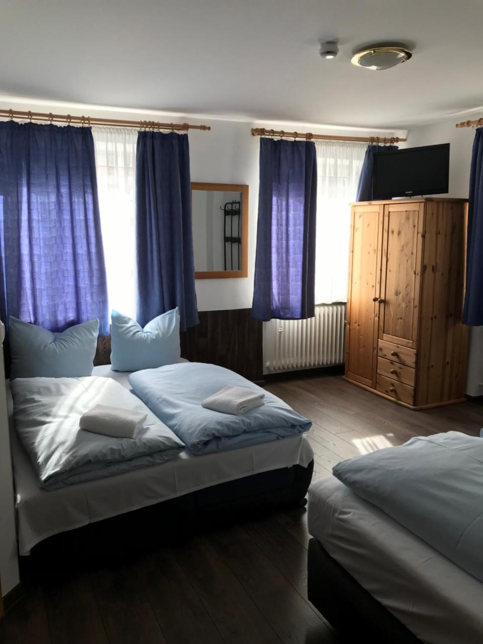 Hotel Guntia Boardinghouse Gunzburg Bagian luar foto