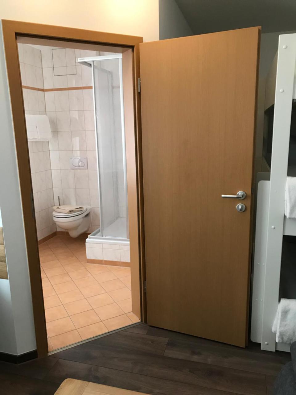 Hotel Guntia Boardinghouse Gunzburg Bagian luar foto