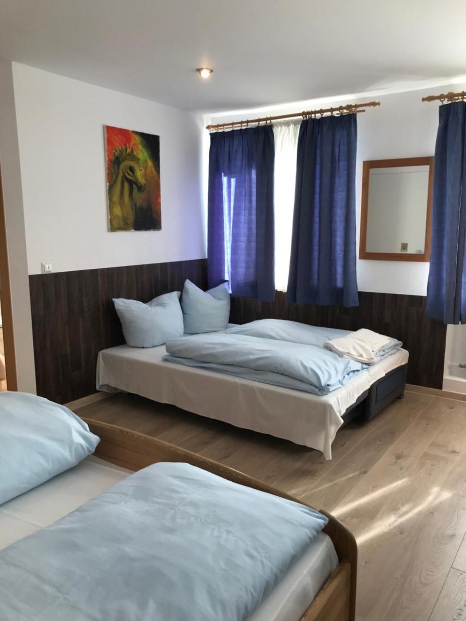 Hotel Guntia Boardinghouse Gunzburg Bagian luar foto