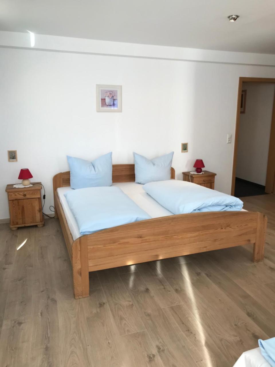 Hotel Guntia Boardinghouse Gunzburg Bagian luar foto