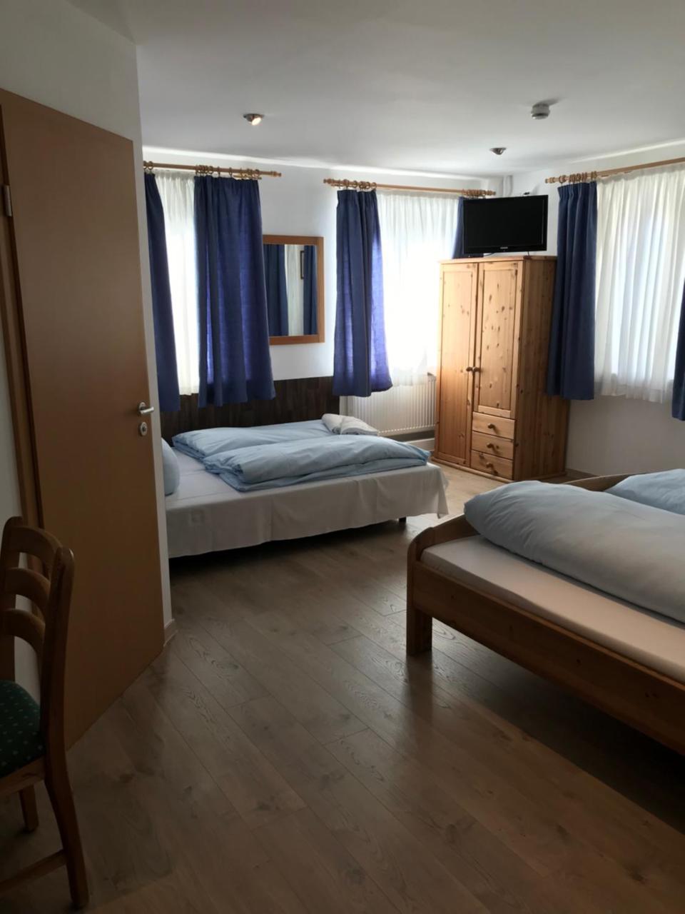 Hotel Guntia Boardinghouse Gunzburg Bagian luar foto